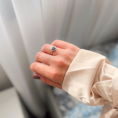 טבעת כסף "טיילר" עם אבן ספיר