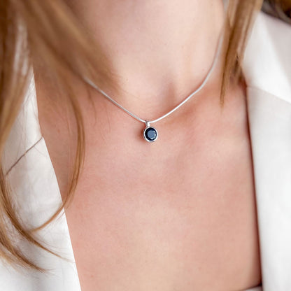 תליון כסף "טיילר" עם אבן ספיר