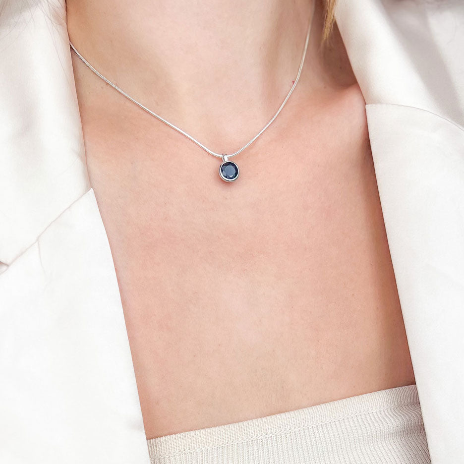 תליון כסף "טיילר" עם אבן ספיר