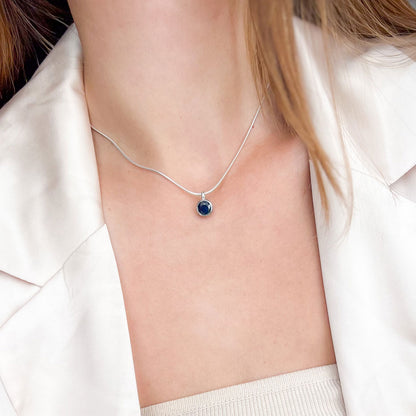 תליון כסף "טיילר" עם אבן ספיר