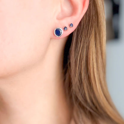 עגילי כסף "טיילר" עם אבני ספיר