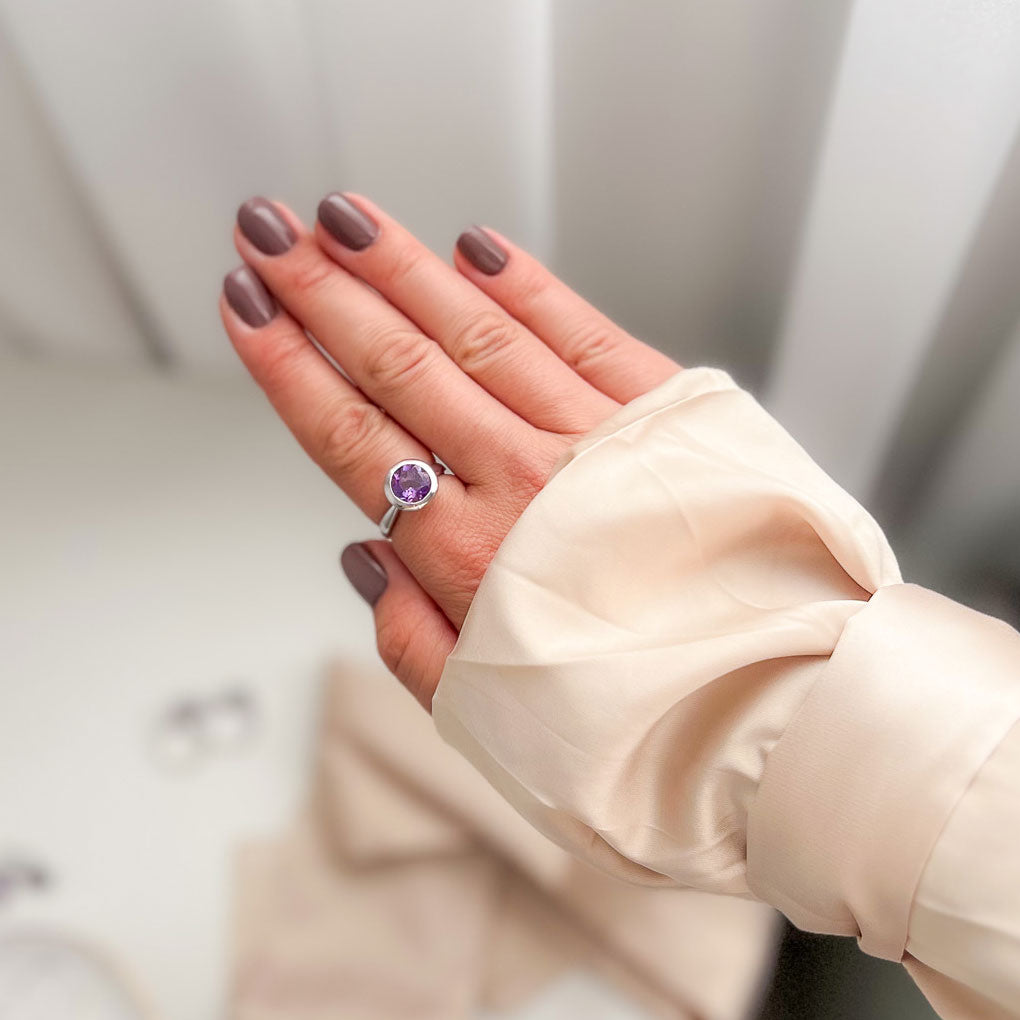 טבעת כסף "ניקול" עם אבן אמטיסט