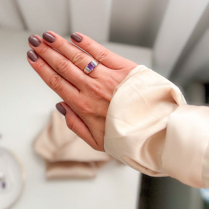 טבעת כסף "מונה" עם אבן אמטיסט