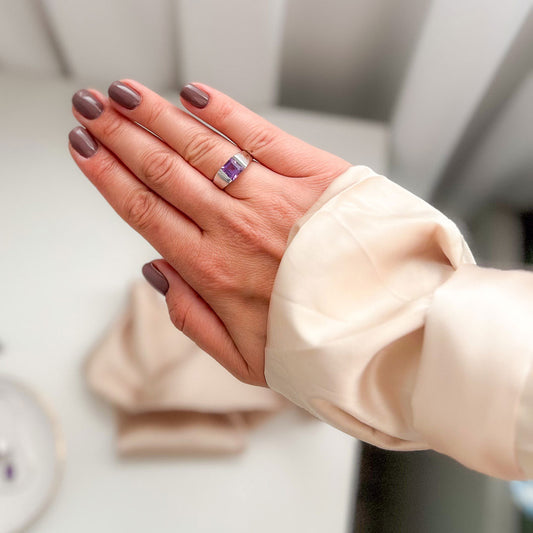 טבעת כסף "מונה" עם אבן אמטיסט