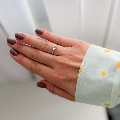 טבעת כסף "איימי" עם אבן אקוומרין