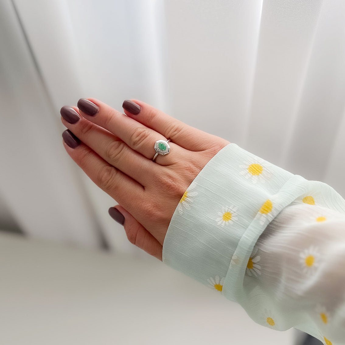 טבעת כסף "גפן" עם אבן אמרלד