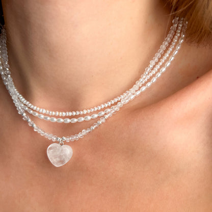 שרשרת אבני קריסטל קוורץ עדינה עם תליון לב