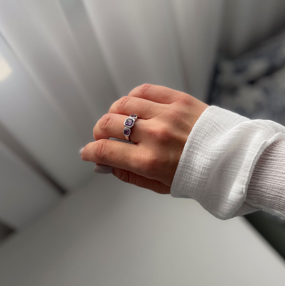 טבעת כסף "אלה" עם אבני אמטיסט