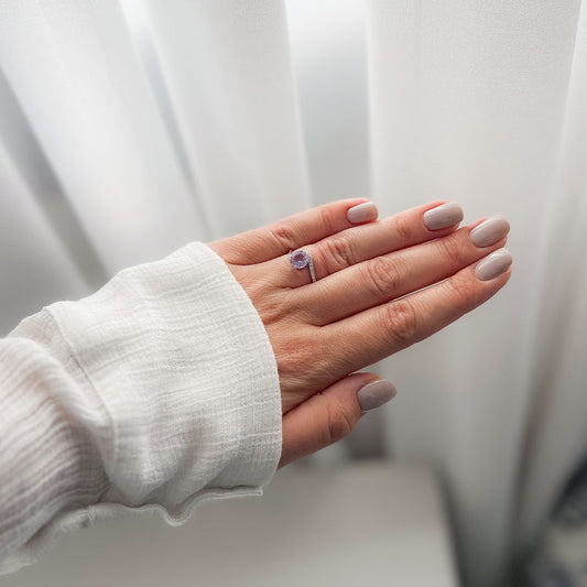 טבעת כסף "קלואי" עם אבן אמטיסט