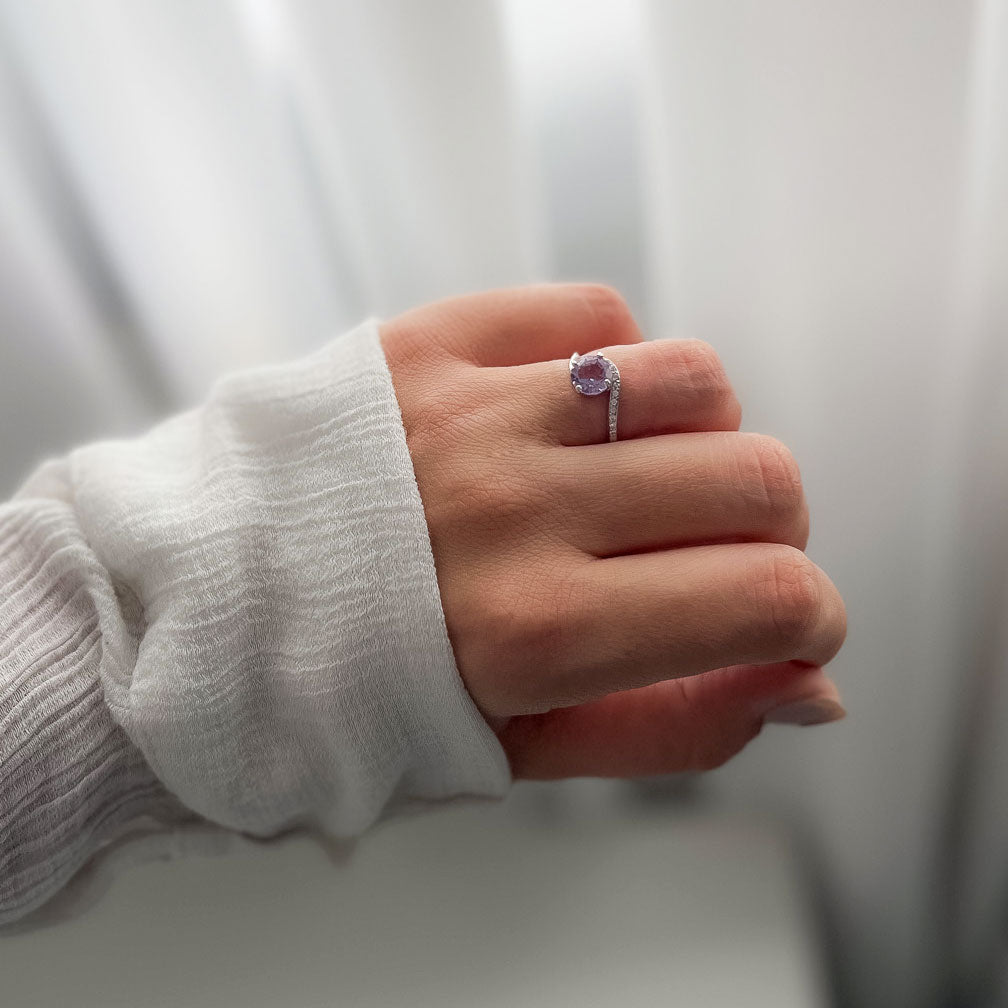 טבעת כסף "קלואי" עם אבן אמטיסט