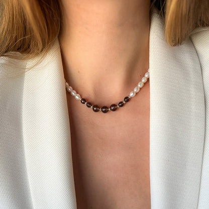 SHARON שרשרת פנינים עם אבני סמוקי קוורץ