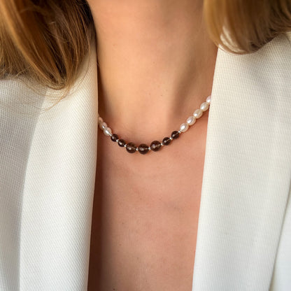 SHARON שרשרת פנינים עם אבני סמוקי קוורץ