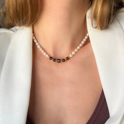 SHARON שרשרת פנינים עם אבני סמוקי קוורץ