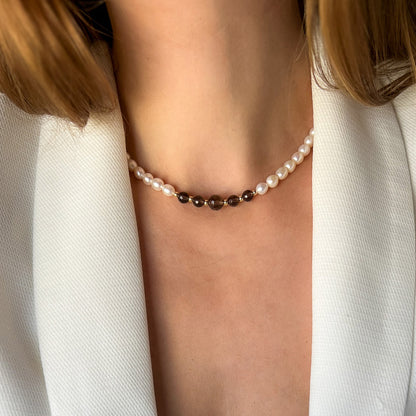 SHARON שרשרת פנינים עם אבני סמוקי קוורץ