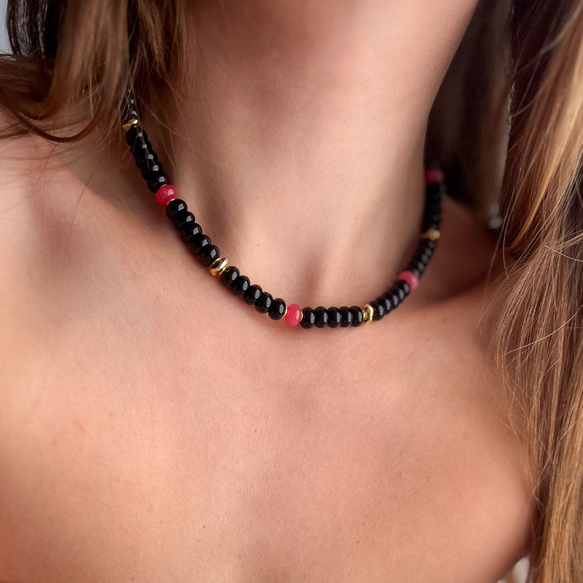 שרשרת לורן גדולה מאבני אוניקס שחור בגולד