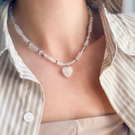 שרשרת אבני קריסטל קוורץ עם תליון לב