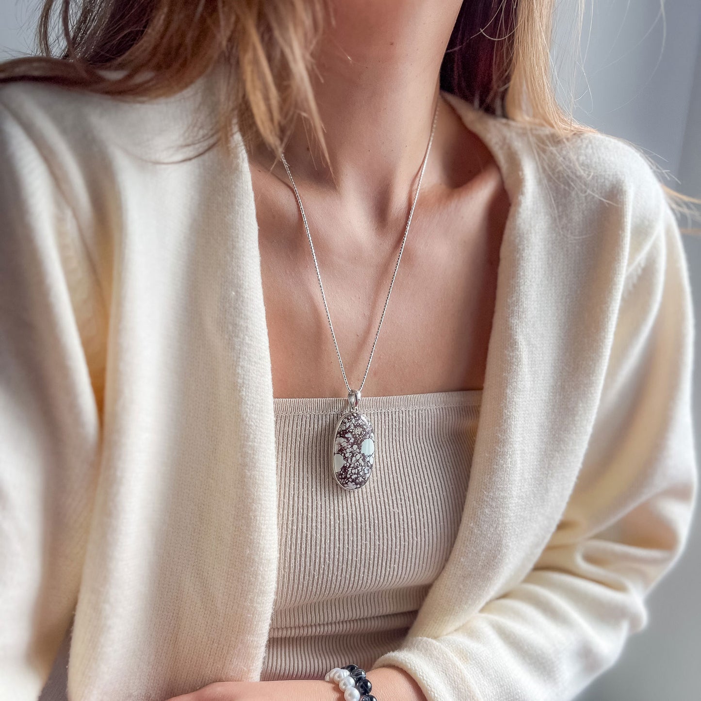 תליון "וונדי" עם אבן טורקיז לבנה