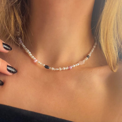 ARI שרשרת פנינים עם לב רוז קוורץ