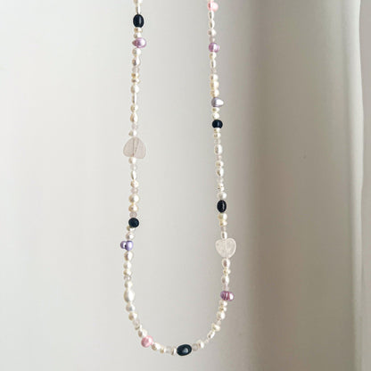 ARI שרשרת פנינים עם לב רוז קוורץ