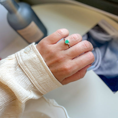 טבעת כסף "אסיה" עם אבן אמרלד