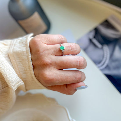 טבעת כסף "אסיה" עם אבן אמרלד
