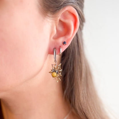 עגילי כסף עם ענבר צהוב חלבי "ספיידי" בעבודת יד