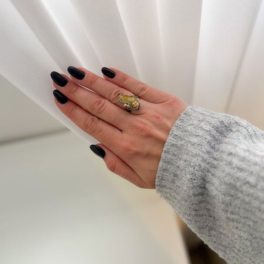 טבעת כסף צוף עם ענבר ירוק בעבודת יד