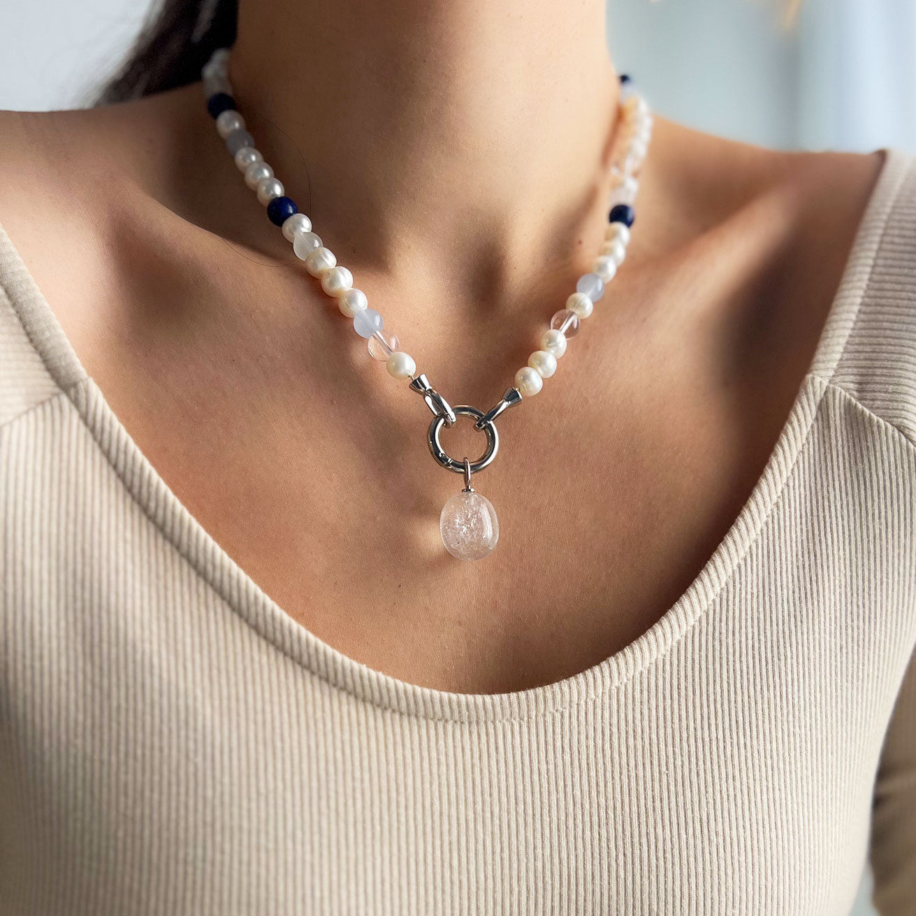 שרשרת פנינים עם אבני אגת ותליון קריסטל קוורץ