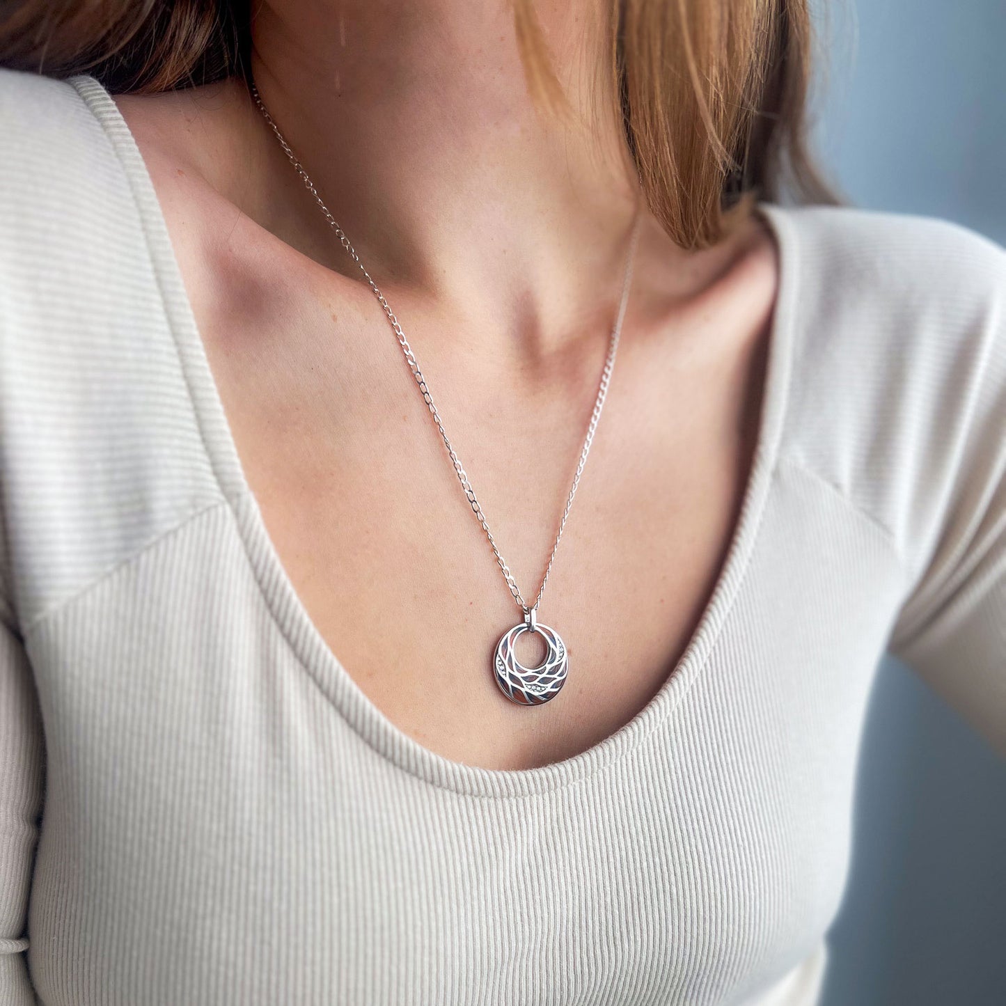 שרשרת כסף עם תליון אמייל טווס כחול