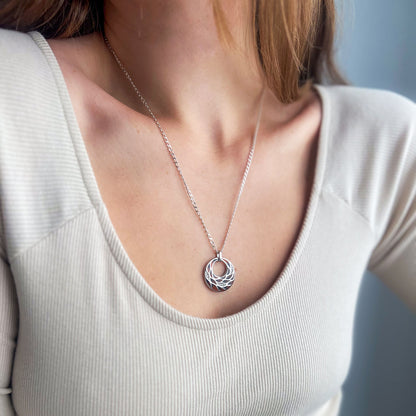 שרשרת כסף עם תליון אמייל טווס כחול