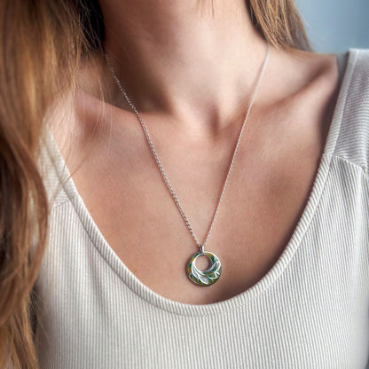 שרשרת כסף עם תליון אמייל טווס ירוק