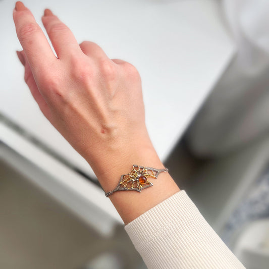 צמיד כסף עם ענבר בלטי "ספיידי" בעבודת יד