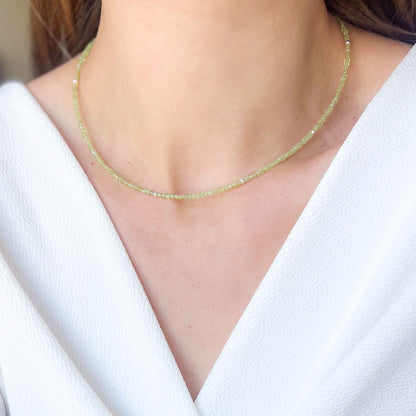 APRIL שרשרת אבני פרידוט