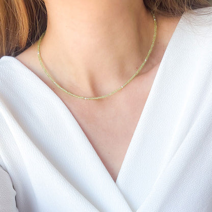 APRIL שרשרת אבני פרידוט