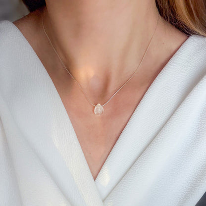 שרשרת נחש עדינה מכסף טהור עם תליון קוורץ טבעי