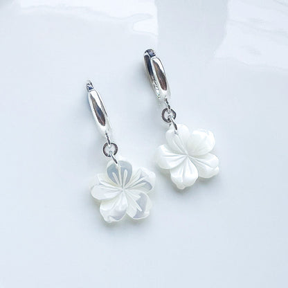 עגילי כסף 925 עם תליון פרח דובדבן מצדף