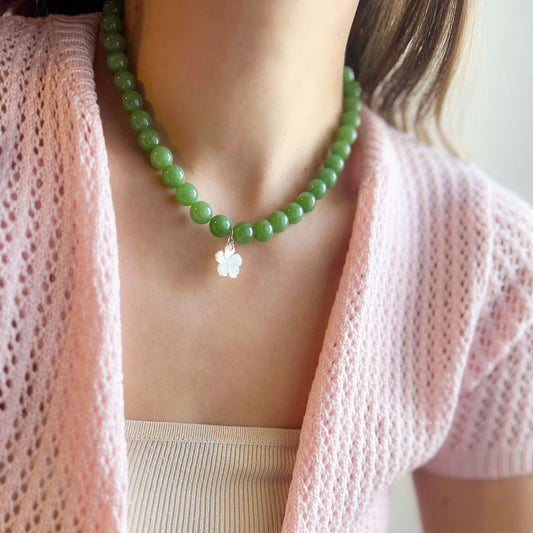 שרשרת ליה ירוק בהיר מאבני ג'ייד עם תליון צדף