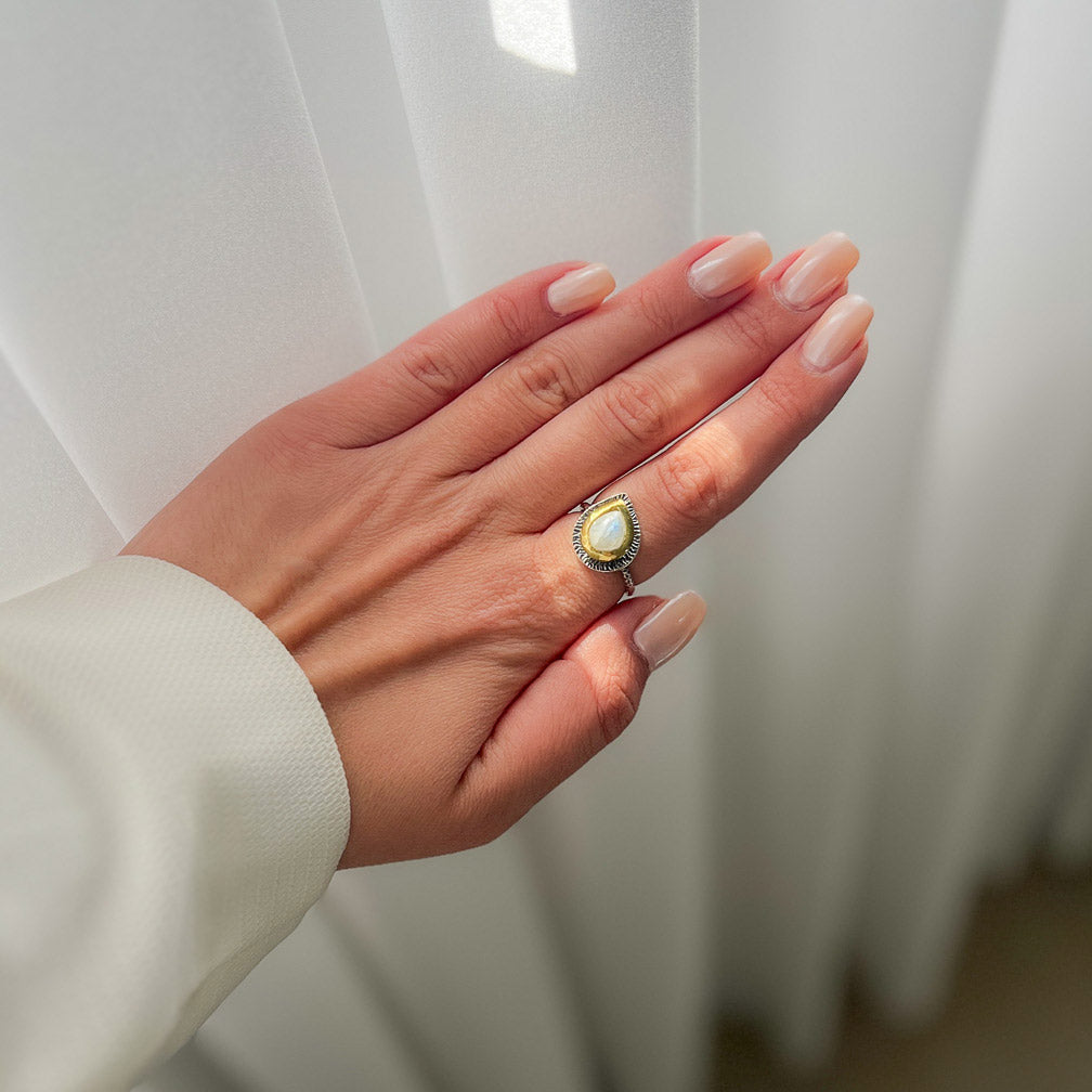 טבעת כסף עם אבן מונסטון סול