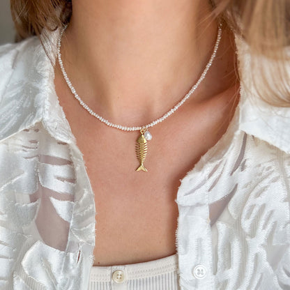 שרשרת פנינים עם תליון דג ופנינה בגולדפילד