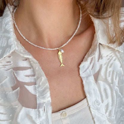 שרשרת פנינים עם תליון דג ופנינה בגולדפילד