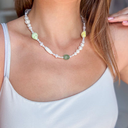 OCEAN שרשרת פנינים עם צדף ודג לבן