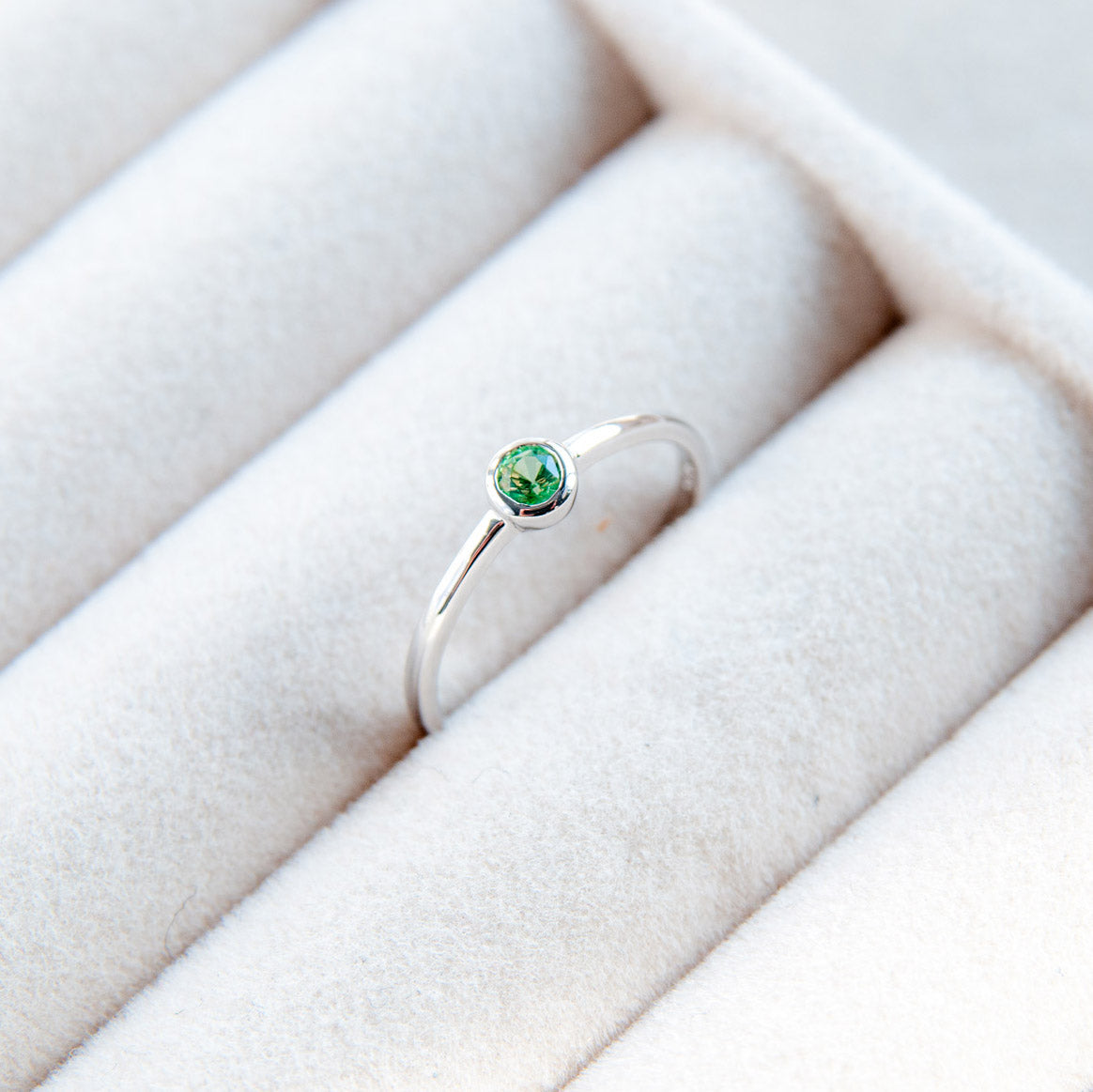 טבעת טסיל עם גרנט ירוק