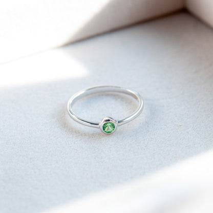 טבעת כסף טסיל עם אבן גרנט ירוק