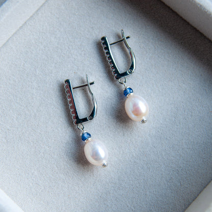 S עגילי פנינה עם ספיר