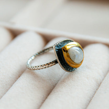 טבעת כסף עם אבן מונסטון סול