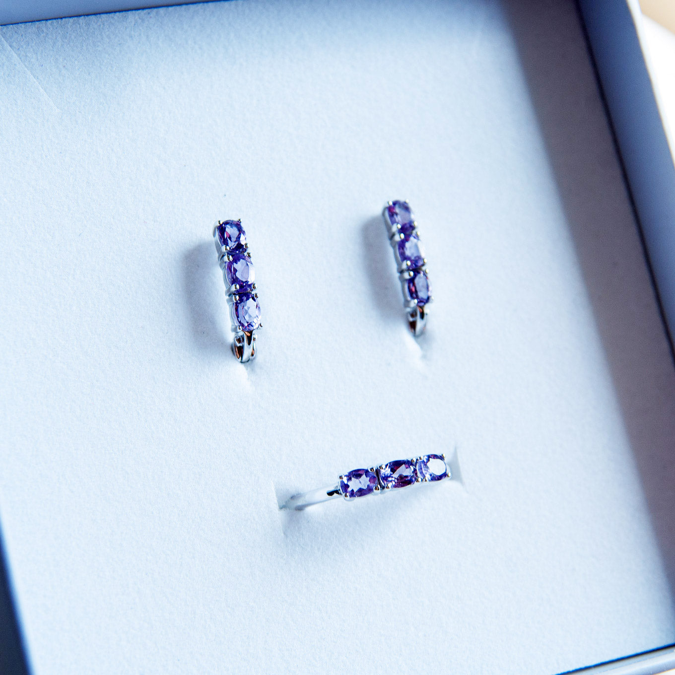 טבעת כסף "אוליב" עם אמטיסט בהירה