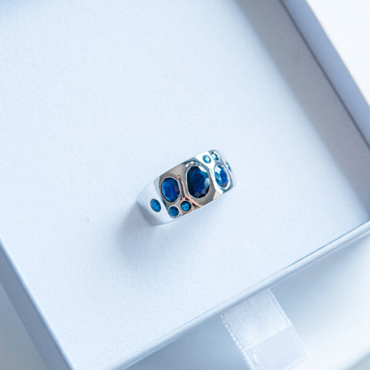 טבעת כסף טהור  "שרלוט" עם אבני ספיר