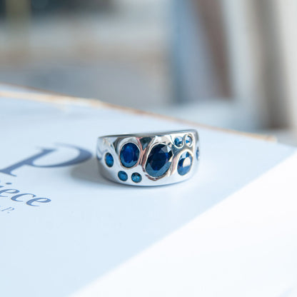 טבעת כסף טהור  "שרלוט" עם אבני ספיר