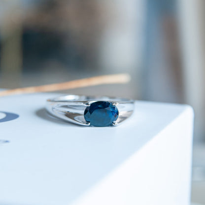 טבעת כסף טהור "ג'ני" עם אבן ספיר