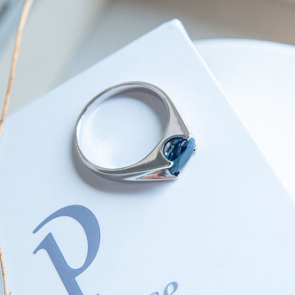 טבעת כסף טהור "ג'ני" עם אבן ספיר